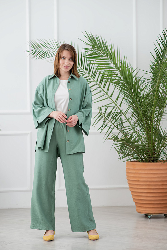 Базовый костюм двойка оливкового цвета