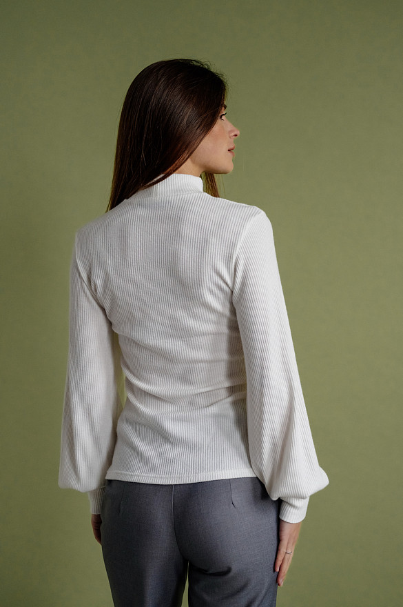 Молочний трикотажний гольф