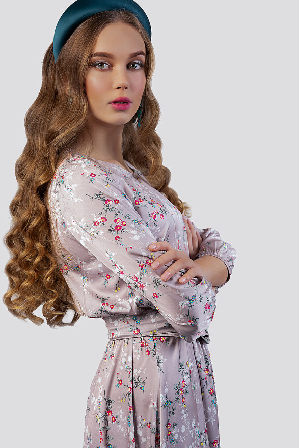 Шелковое миди платье с поясом