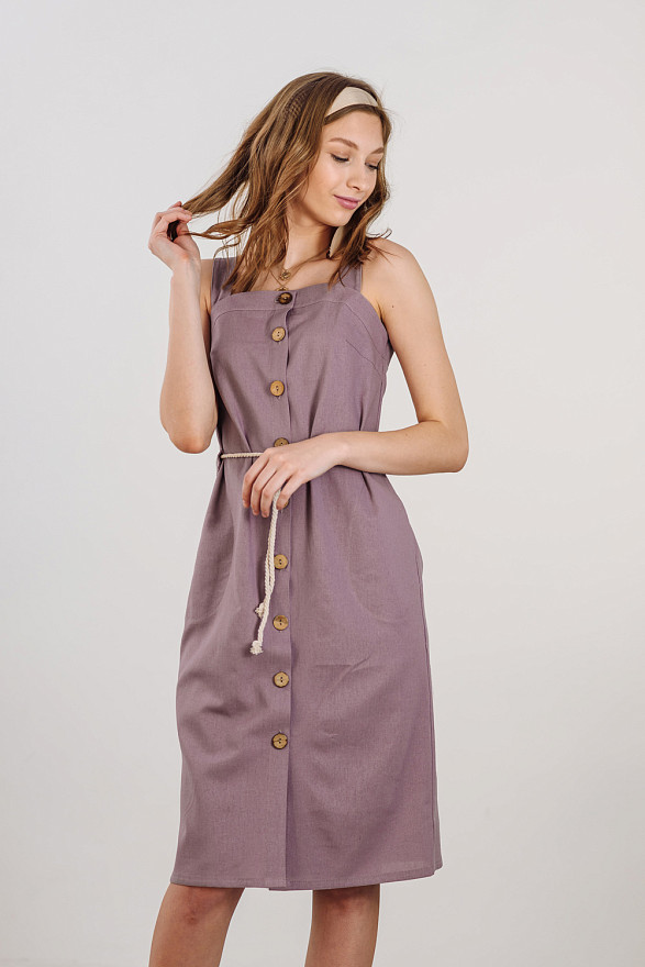 Лиловое платье из льна на бретельках