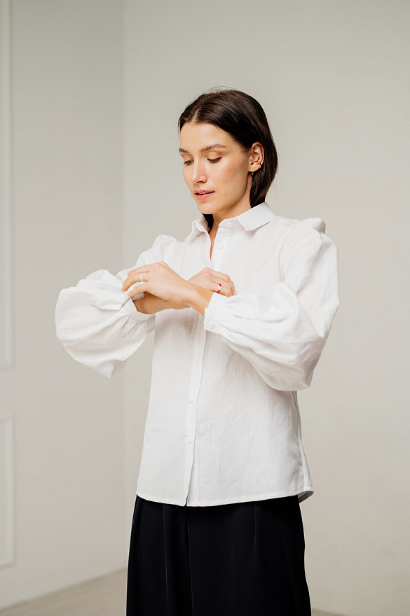 Біла класична сорочка