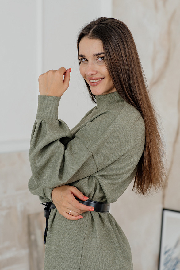 Теплое платье из ангоры с воротником стойкой