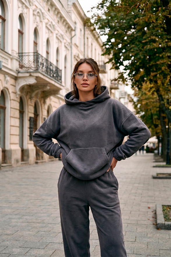 Графитовый флисовый костюм с худи и свободными брюками