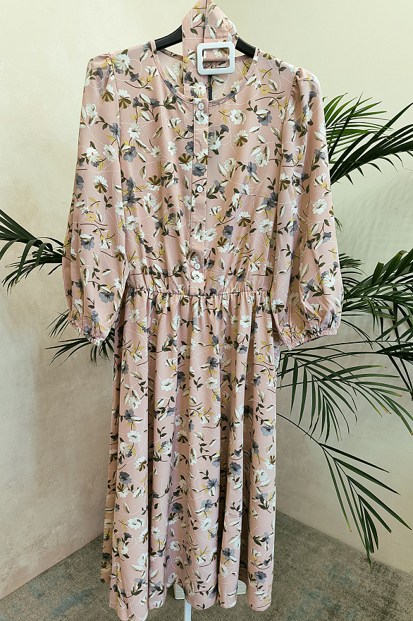 Розовое миди платье с поясом