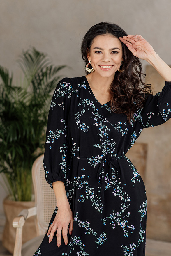 Длинное платье с V образным вырезом