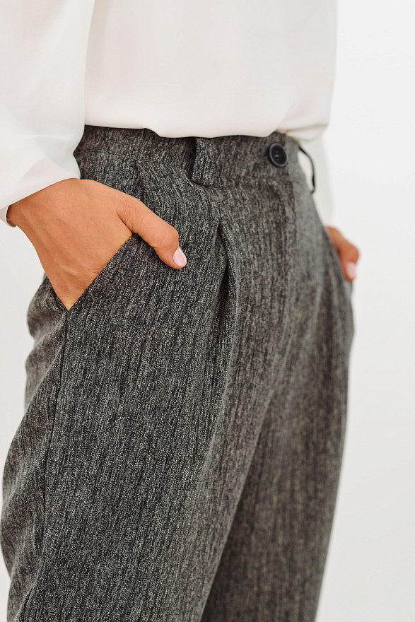 Gray trousers with darts