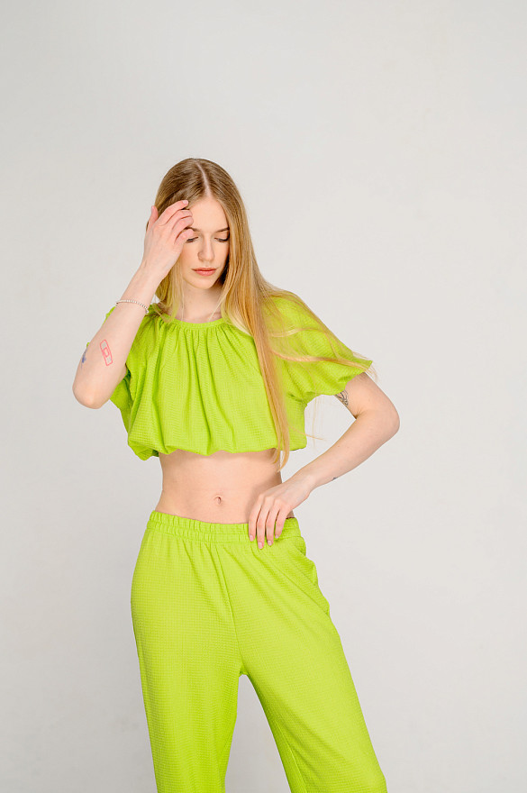 Салатовый свободный костюм-двойка