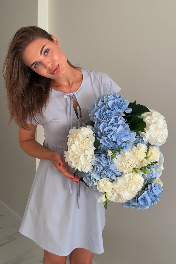 Серое свободное платье из коттона