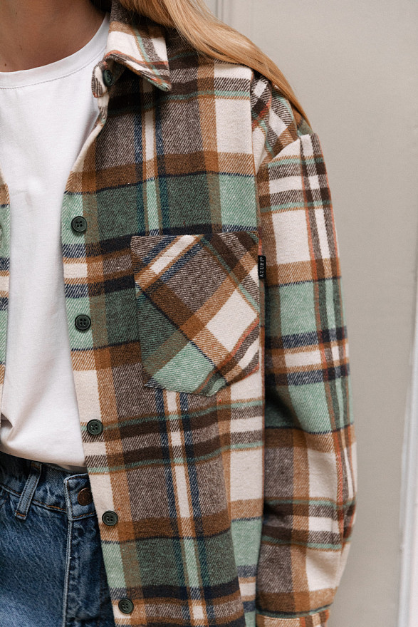 Зеленая удлиненная рубашка оверсайз