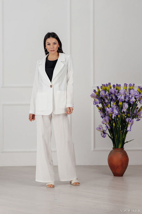 Білий лляний піджак з кишенями