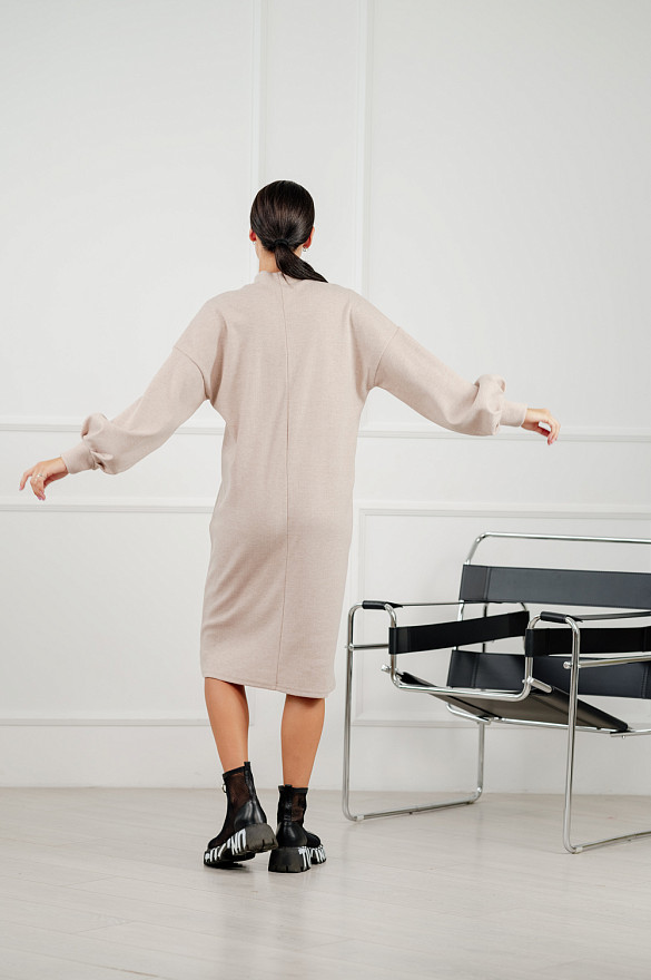 Бежева міді сукня з коміром стійкою