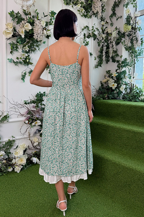 Зеленый сарафан на бретелях с двойной юбкой