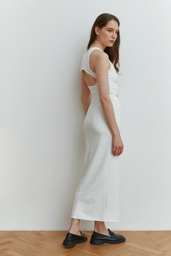 Sleeveless bodycon dress with scoop neckline