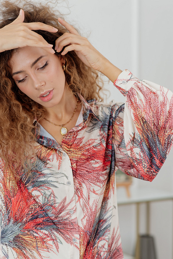 Шелковая блузка с объемным рукавом