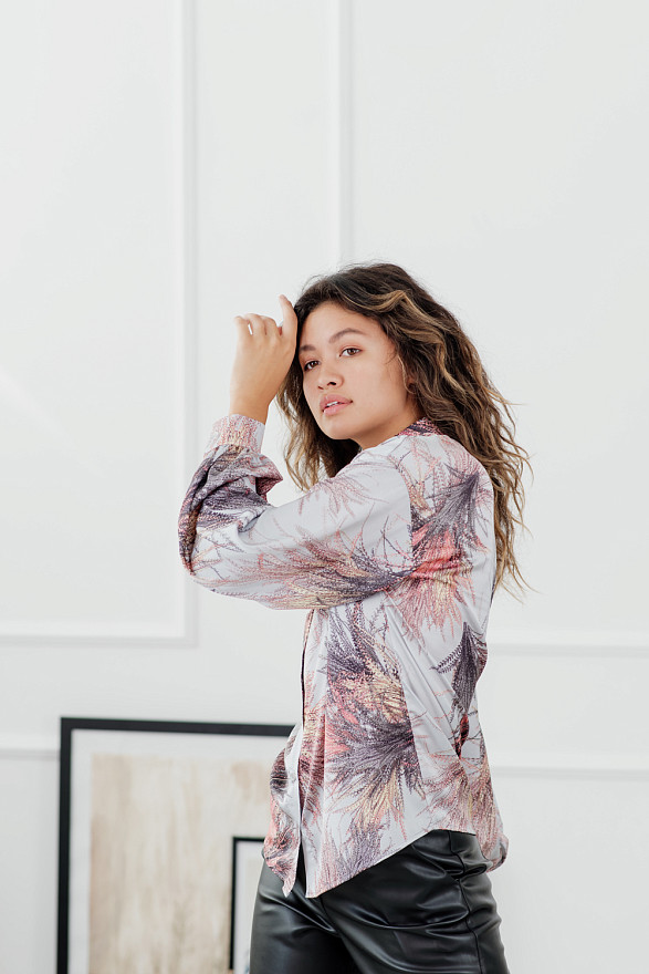 Шовкова блузка з квітковим принтом