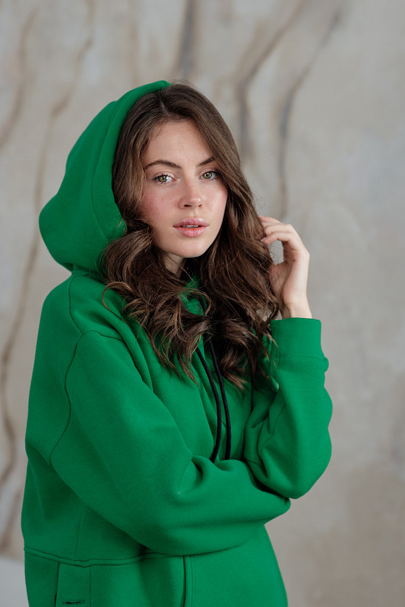 Зеленый свитшот с капюшоном