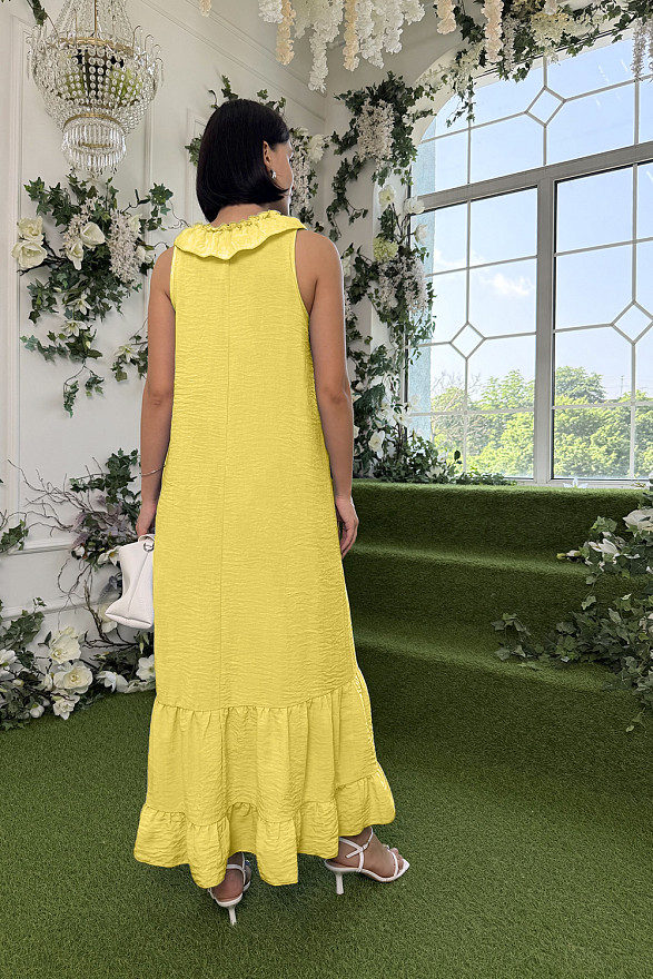 Желтое свободное платье с рюшей