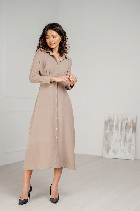 Напівприталена сукня з ефектною спідницею-трапецією у кольорі мокко