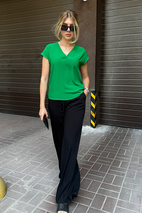 Черные свободные штаны на резинке