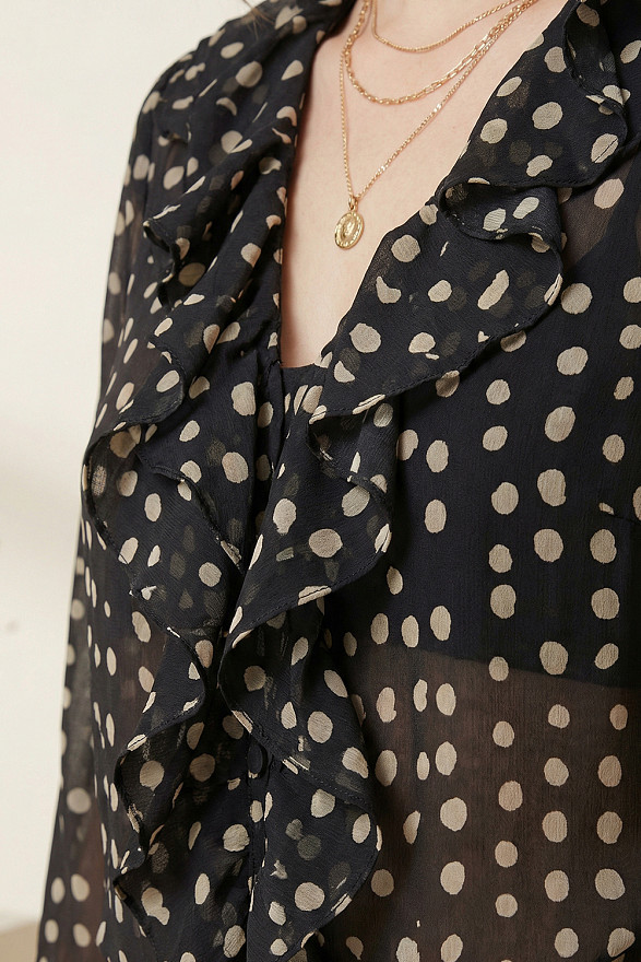 Чорна елегантна блуза з воланами