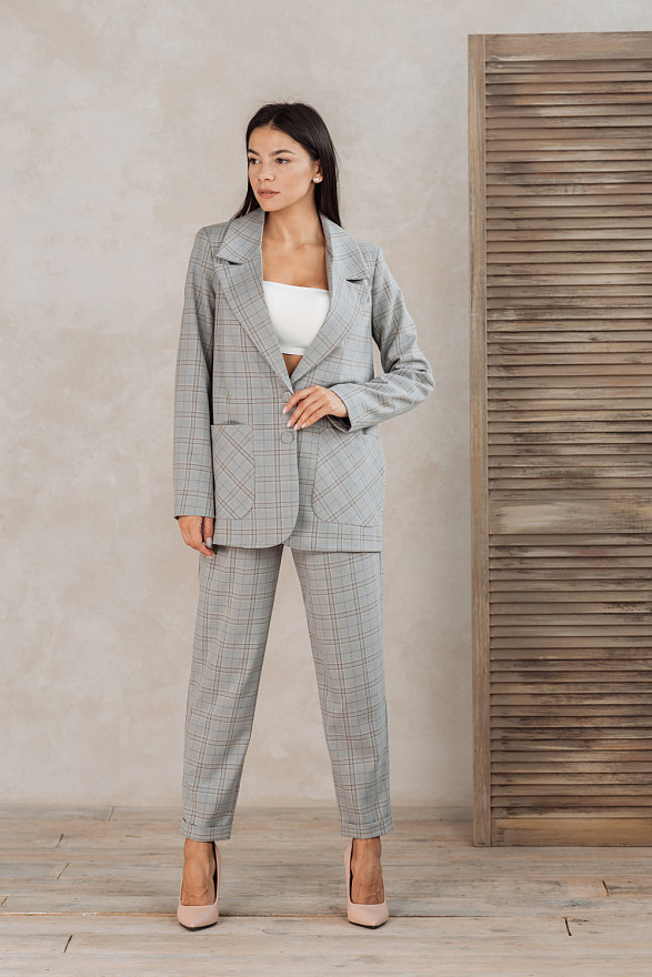 Checkered blazer with pockets