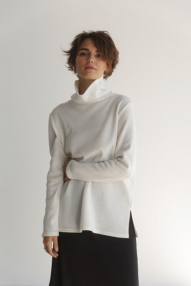 Oversized knitted sweater. Elegant high stand-up collar and side slits. The perfect combination of comfort and style for your everyday look.
