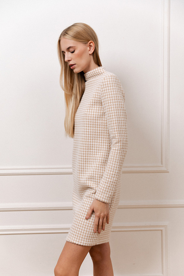 Бежева сукня з м'якого трикотажу