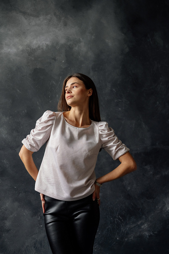 Эффектная блуза в оттенке пудра