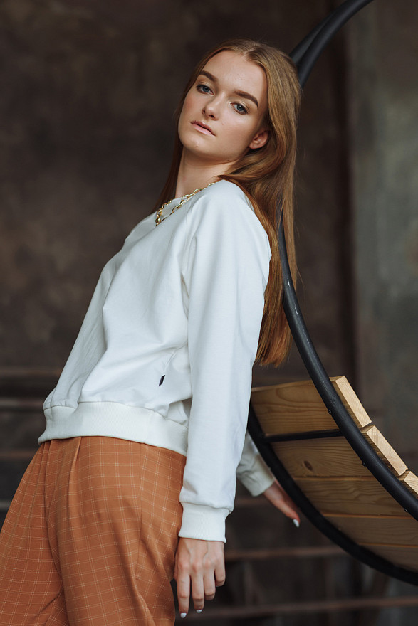 Базовый молочный свитшот