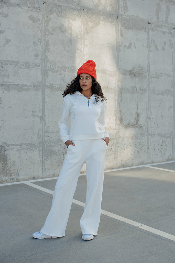 Milk cropped sweatshirt with snake