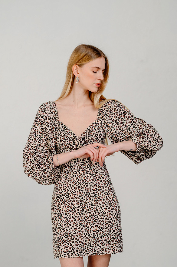 Приталена сукня з бантом у бежевому кольорі