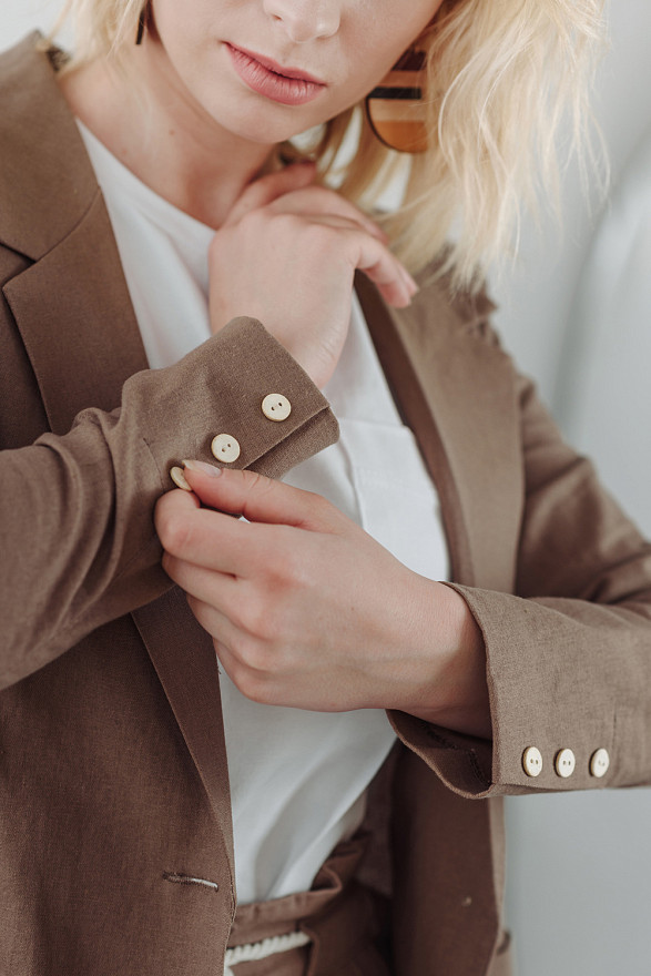 Піджак кольору фундука з льону