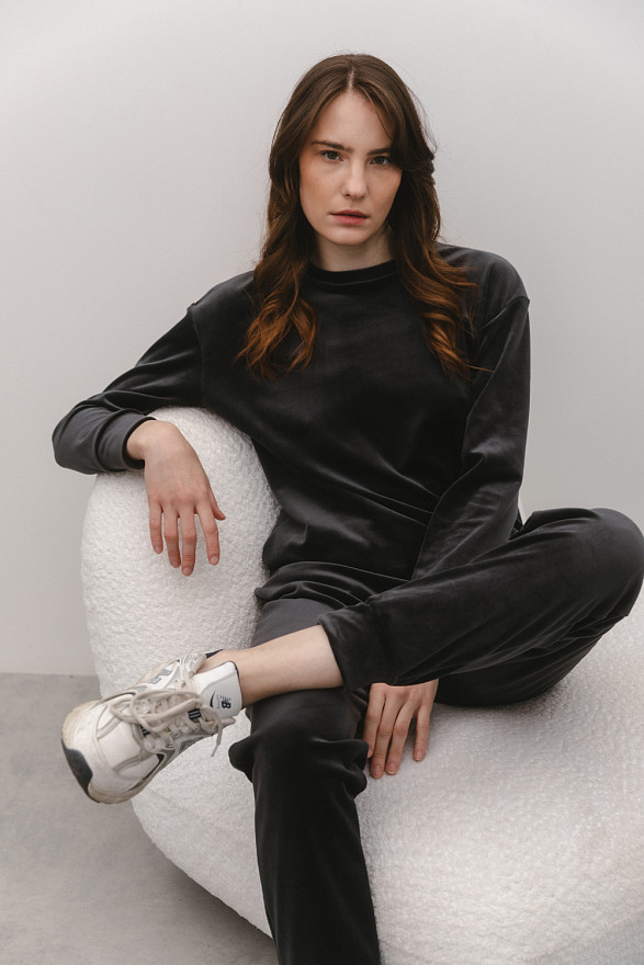 Графітовий велюровий костюм