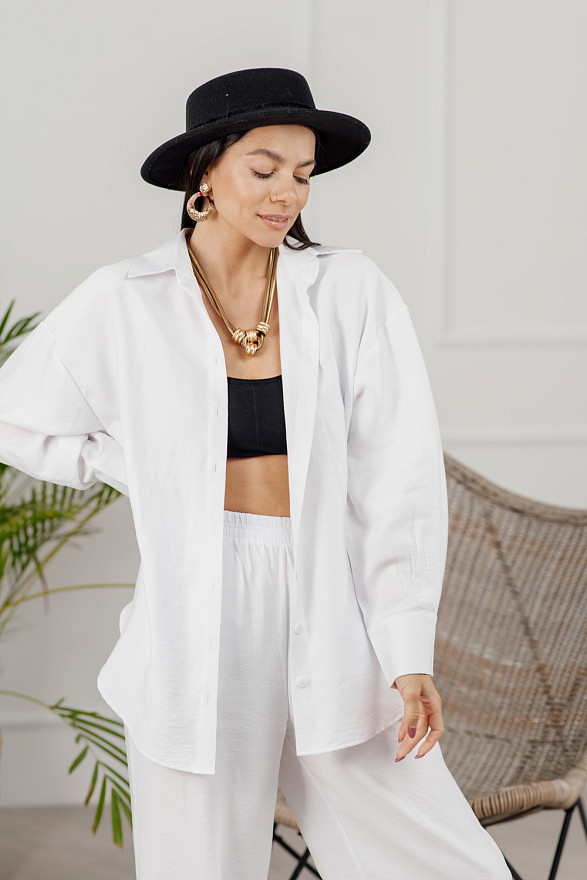 Білий лляний костюм