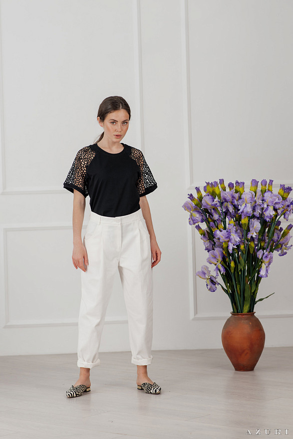 Джинсы бананы белого цвета