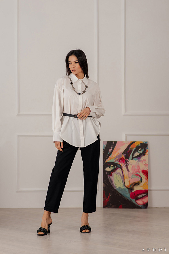 Белая рубашка из поплина.