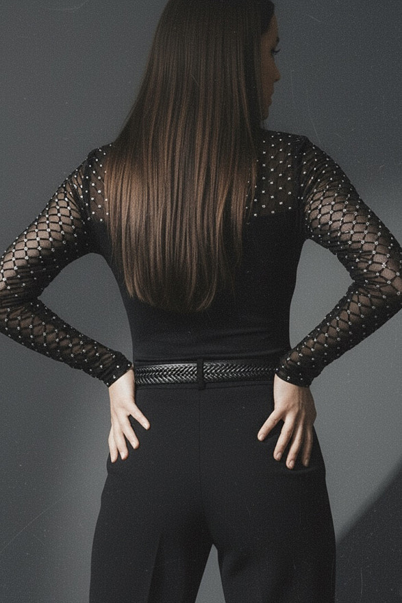 Чёрный боди с декольте и блестящей сеткой-флок