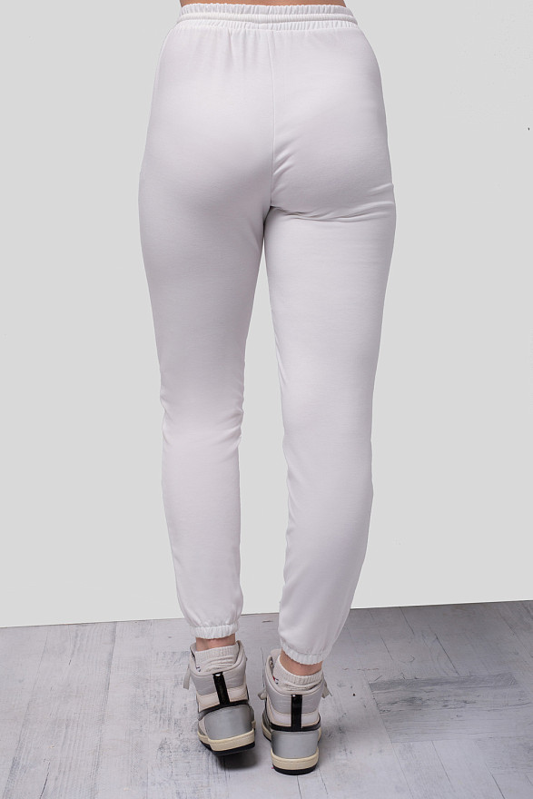 Молочные брюки на завязках