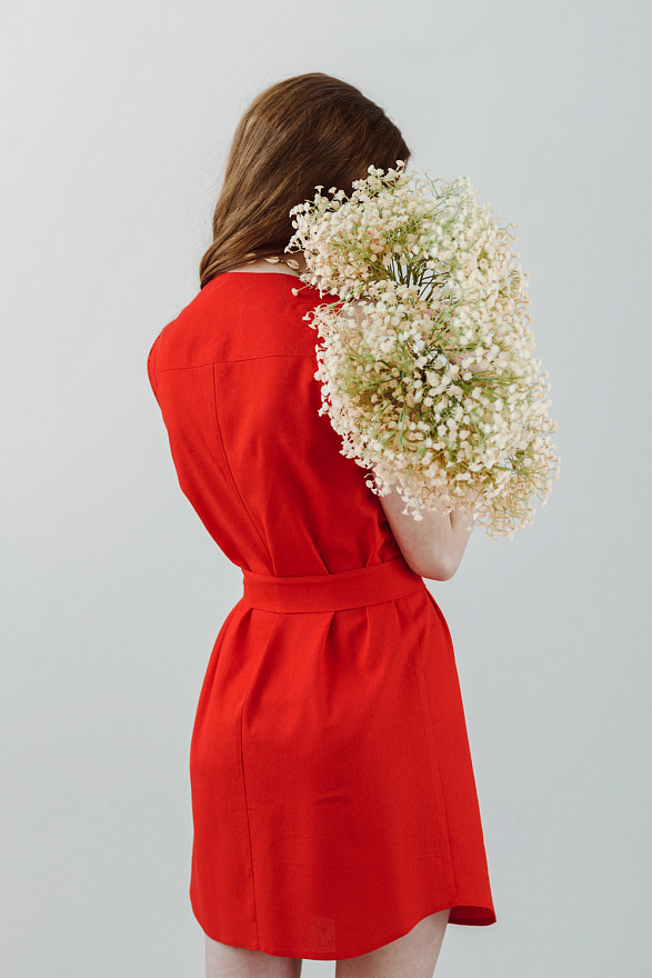 Мини платье из льна на пуговицах