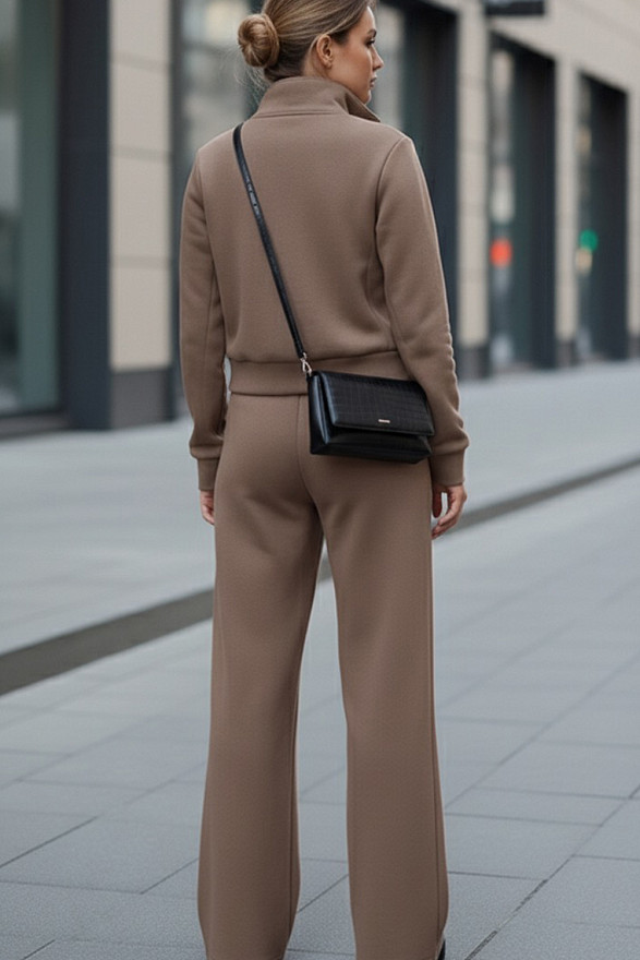 Костюм із в'язаної ангори у кольорі 