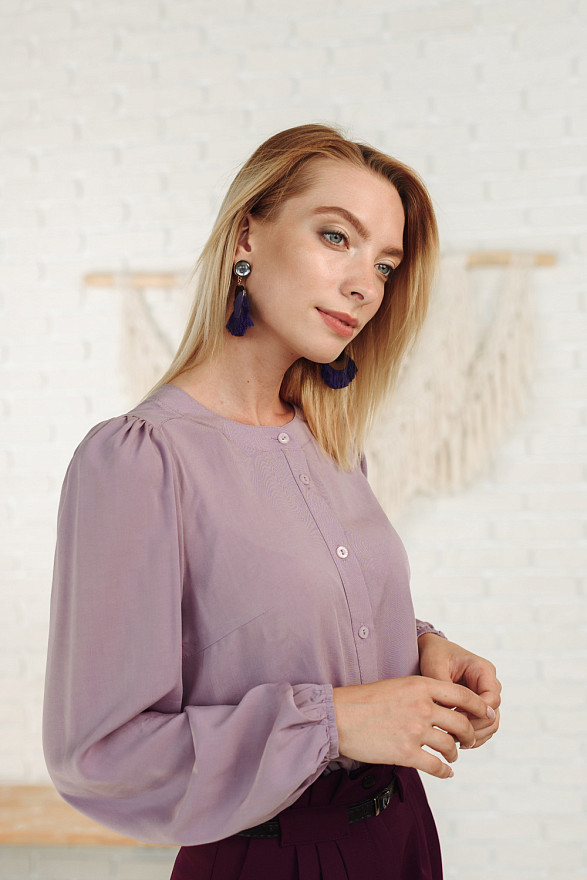 Лілова блузка прямого крою