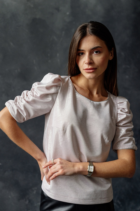 Эффектная блуза в оттенке пудра