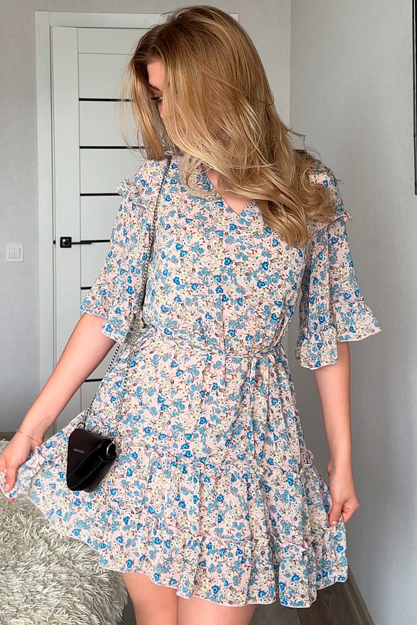 Персиковое шифоновое платье