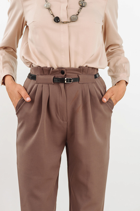 Брюки с высокой талией и поясом