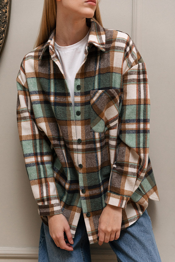 Зеленая удлиненная рубашка оверсайз