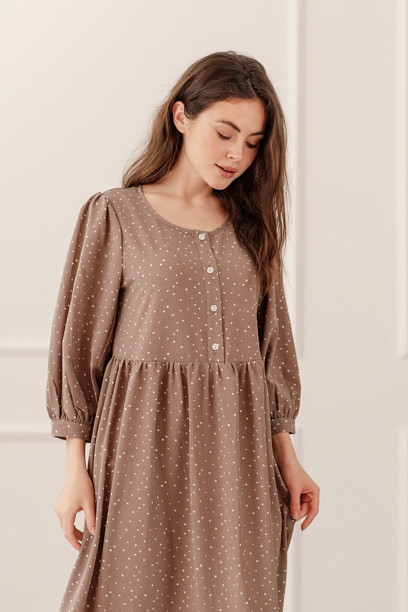 Довга бежева сукня в горошок