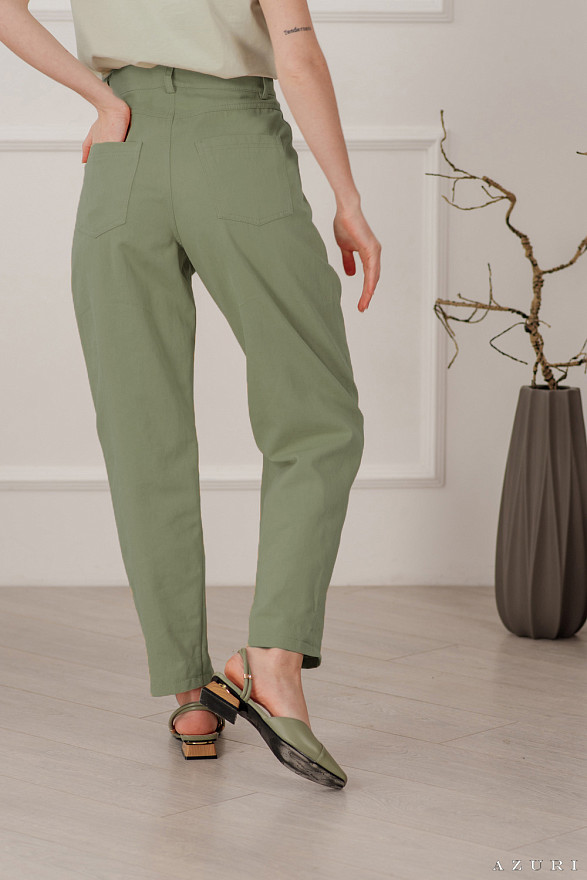 Оливкові джинси банани