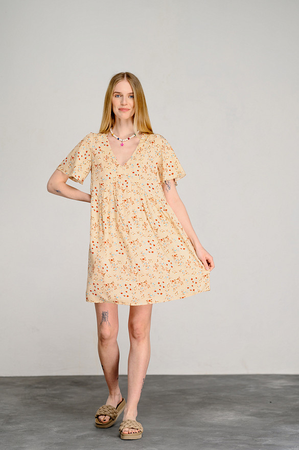 Бежева сукня-трапеція з V-подібним вирізом