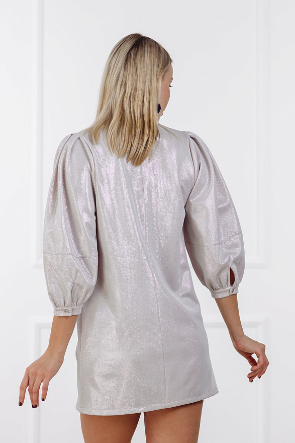 Пудровое платье металлик