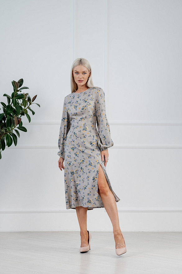 Ashy fitted midi dress in a floral print below the knee